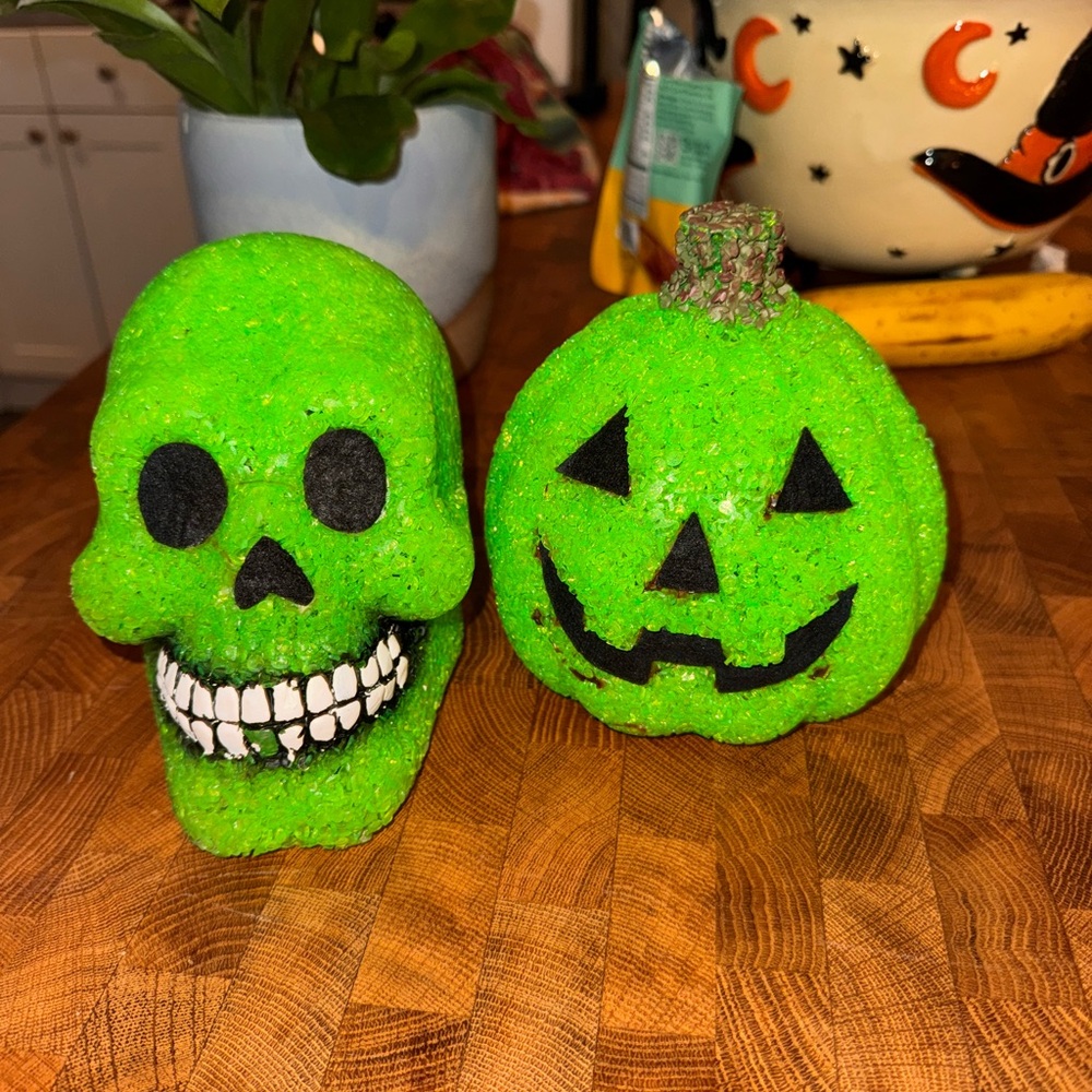 Set of 2 melted plastic skull and jack o lantern decor